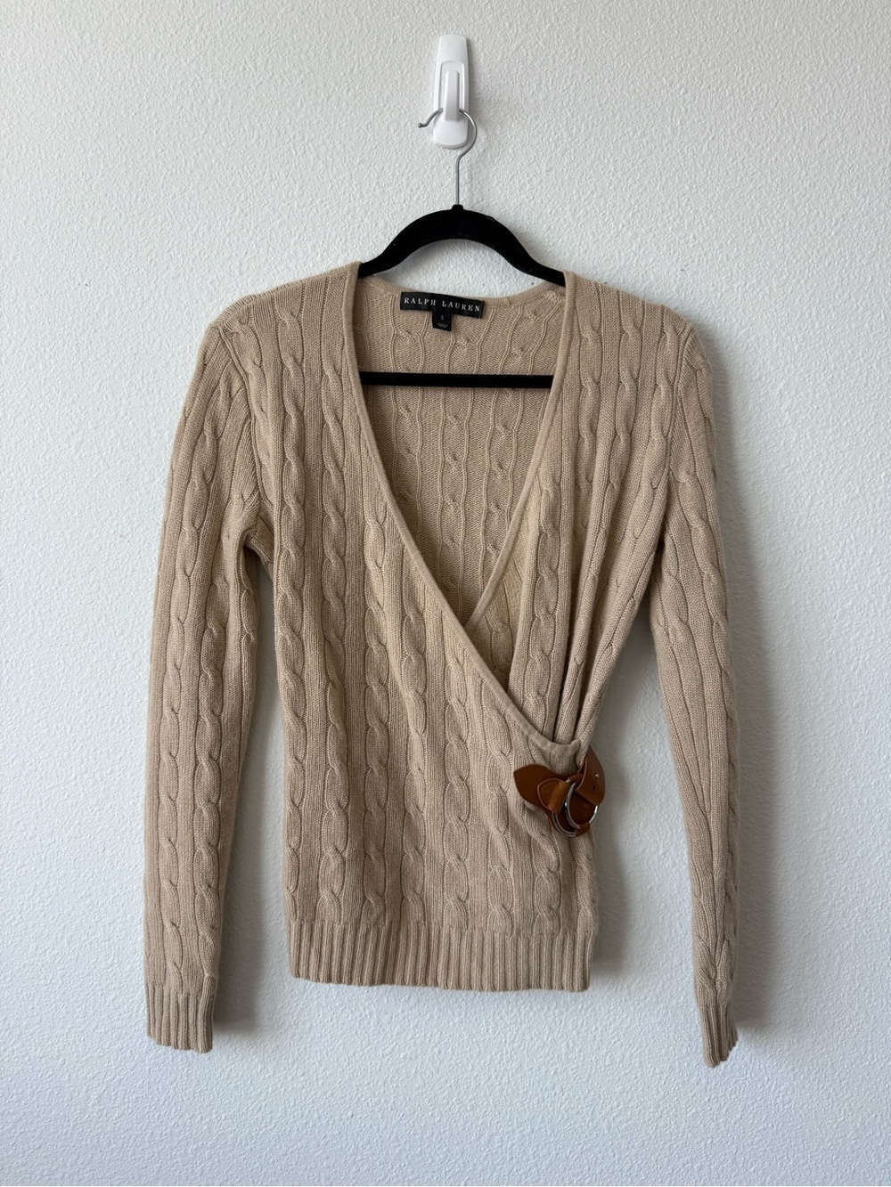 Ralph Lauren Black Label Sweater
Womens Small Beige Cashmere Wrap
Leather Buckle